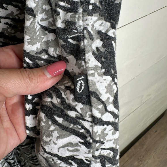 Vintage Otomix Sport Baggy Workout Pants Jogger Gray Camo Print Size Medium - Picture 4 of 6